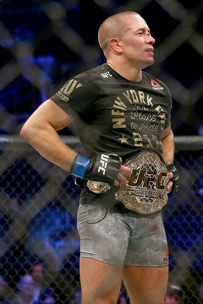 조르주 생피에르가 2017년 11월 제9대 UFC 미들급 챔피언 등극 후 감격하고 있다. 사진=Getty Images=연합뉴스 제공