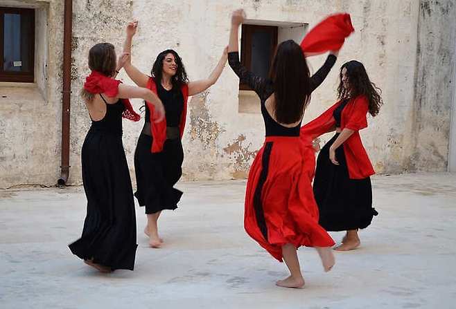 풀리아 전통춤 피치카.  투어리스티인풀리아
