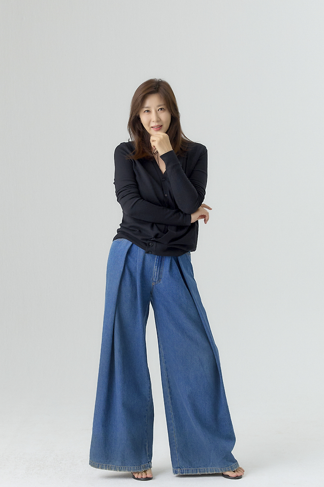 배우 양정아. 씨엘엔컴퍼니