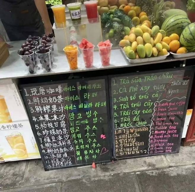 중국 후난성 장가계 내의 음료 판매점에 한국어로 메뉴가 안내돼있다. (사진 출처= 펑파이 신문)