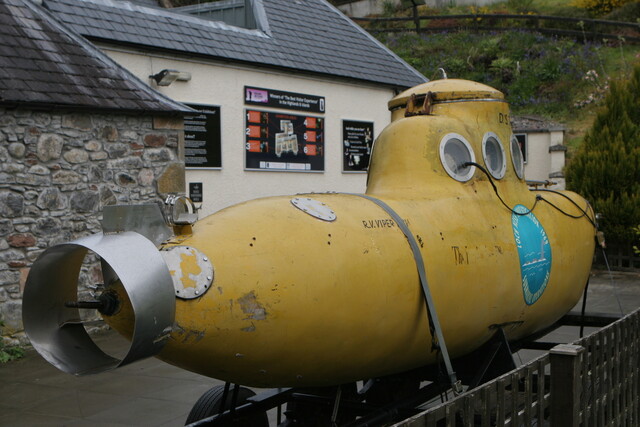 영국 스코틀랜드의 네스호 방문자센터에 전시된 노란 잠수정 ‘바이퍼피시’. 남종영