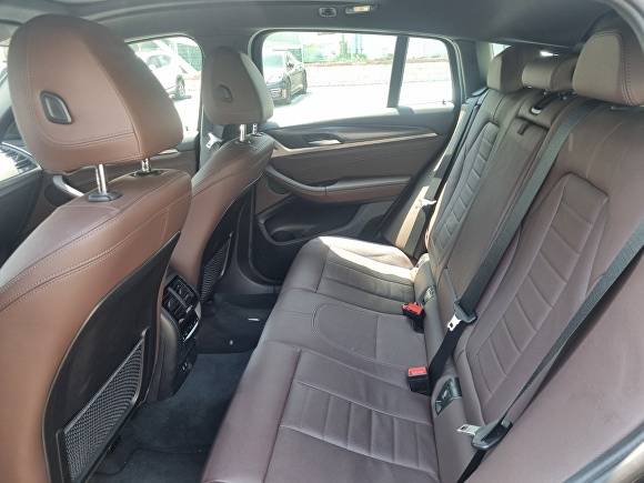 BMW X4 2열. [사진=홍성효 기자]