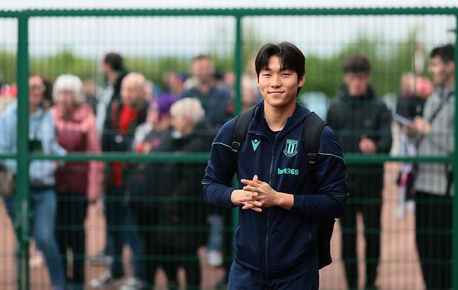 스토크 시티는 4일 영국 스토크온트렌트에 위치한 배트365스타디움에서 열린 브리스톨 시티와의 잉글랜드 챔피언십 46라운드 홈경기에서 4 대 0 대승을 거뒀다. 이날 선발로 나와 풀타임을 소화한 배준호는 공격포인트를 올리지 못했지만 공수 양면에서 활발한 모습을 보여주며 호평을 받았다. 또 전반전에 슈팅이 골대를 강타하면서 아쉽게 득점에 실패했다. 지난해 여름 대전하나시티즌을 떠나 유럽에 진출한 배준호는 데뷔 시즌에 훌륭한 활약을 펼치면서 스토크 시티 올해의 선수로 선정됐다. 스토크 시티 SNS