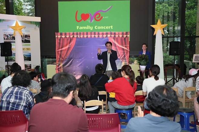 5일 강원도가 개최한 어린이날 행사에서 김진태 도지사가 인사하고 있다. [강원도 제공·재판매 및 DB 금지]