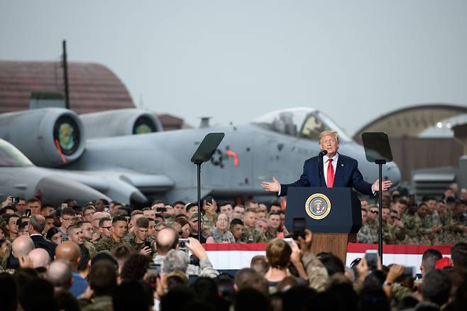 2019년 6월 30일 한국을 방문한 도널드 트럼프 전 미국 대통령이 오산 공군기지에서 주한미군 장병들앞에서 연설하고 있다./로이터