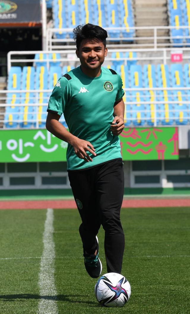 K리그 안산그리너즈에서 활약한 인도네시아 출신의 아스나위 선수. 한국일보 자료사진