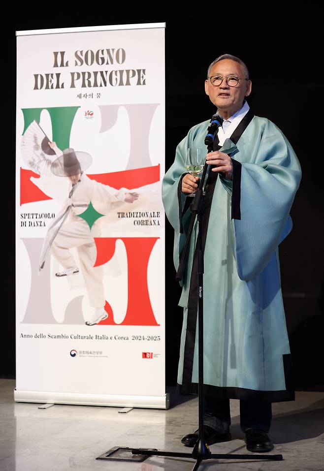 Yu In-chon, the minister of Culture, Sports and Tourism, delivers a speech ahead of "The Prince's Dream," a performance by the National Gugak Center’s Dance Theater and Folk Music Group, at Teatro Argentina on Saturday. The performance marks the first official event of the South Korea - Italia year of cultural exchange. (Ministry of Culture, Sports and Tourism)