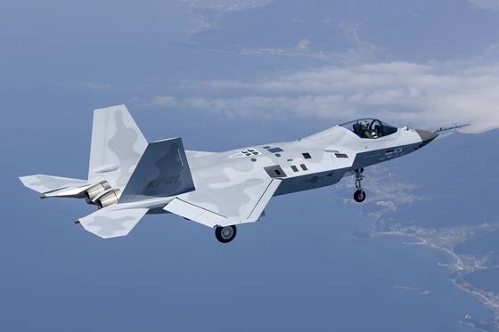The fifth prototype of the KF-21 fighter jet flies off the southern coast of Korea on May 16, 2023. [YONHAP]