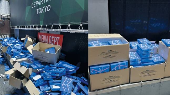 지난 30일 일본 도쿄도 시부야 거리에 버려졌다고 X를 통해 퍼진 세븐틴 새 앨범 사진. [X(구 트위터)]