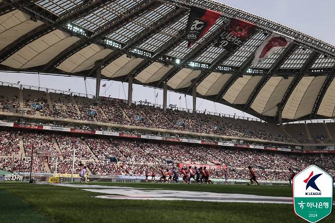 서울-울산전에는 2024년 프로 스포츠 최다 관중인 5만 2,600명이 입장했다. 사진=한국프로축구연맹