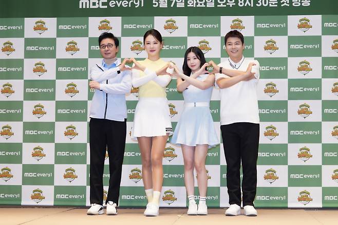 '나 오늘 라베했어' 김국진, 문정현 프로, 권은비, 전현무(왼쪽부터). 사진 제공=MBC에브리원