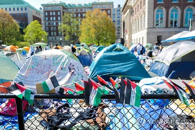 ‘텐트 농성’ 벌이는 美 컬럼비아대 학생들 [뉴욕 AFP 연합뉴스]