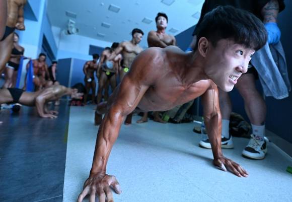 7일 오후 경기도 의정부시 금오동 경기북부소방재난본부에서 열린 2024년 경기도 몸짱 소방관 선발대회에 앞서 참가자들이 출전 준비를 하고 있다. 2024.5.7. 도준석 전문기자