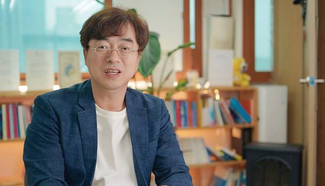 박세현 만화웹툰평론가협회 초대 회장은 웹툰도 이제 비평을 받아야 할 만큼 성장했다고 말했다.[사진=더스쿠프 리터러시]