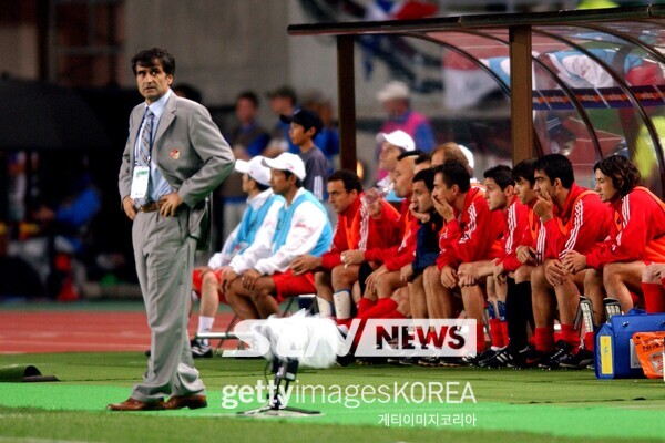 2002년 한일 월드컵에서 터키 국가대표팀을 이끌고 3위에 올려놓은 셰놀 귀네슈 감독. 사진┃게티이미지코리아