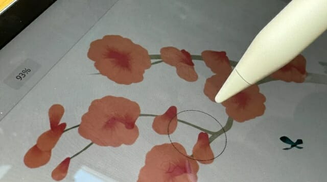 아이패드 에어에서 펜슬 프로로 브러시로 꽃을 그리는 모습 (사진=씨넷)