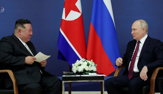 김정은 북한 국무위원장과 블라디미르 푸틴 러시아 대통령. 조선중앙TV 화면.