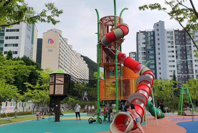 경북 구미시 별빛공원 내 미끄럼틀. 이 미끄럼틀은 아파트 3층 높이로 유명하다. 구미시청 블로그