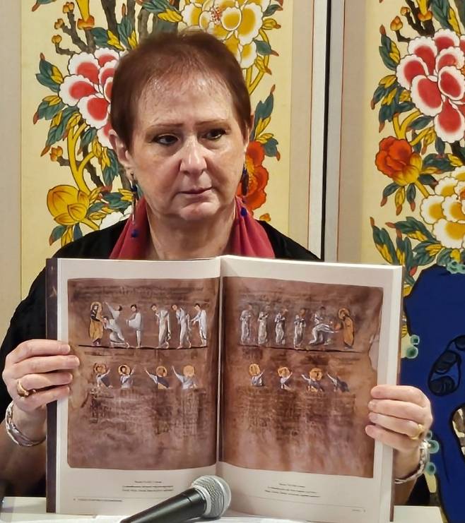 Maria Letizia Sebastiani presents pages of a book that shows how "hanji" was used to restore and preserve an illuminated Greek Gospel Book from the 6th century at the Korean Cultural Center in Rome, during a press conference on Monday. (Ministry of Culture, Sports and Tourism)