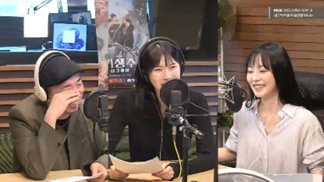 왼쪽부터 정키, 천단비, 전소니 / MBC FM4U ‘정오의 희망곡 김신영입니다’ 캡처