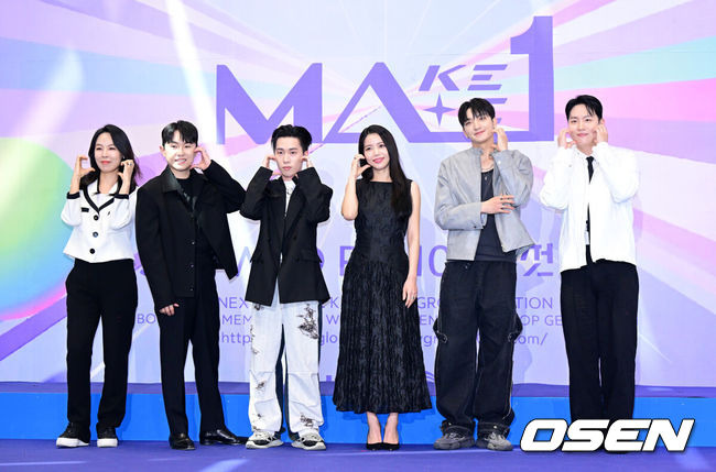 OSEN=지형준 기자] 8일 오전 서울 여의도 KBS 신관 웨딩홀에서 KBS 2TV 글로벌 아이돌 데뷔 프로젝트 '메이크메이트원(MAKE MATE 1, 이하 'MA1') 제작발표회가 열렸다.'MA1'은 KBS가 약 6년 만에 론칭하는 글로벌 아이돌 데뷔 프로젝트다. '꿈꾸던 무대를 만들기 위해(MAKE) 친구(MATE)와 하나(ONE)되는 시간'이라는 의미를 품고 차근차근 시청자들을 만날 준비 중이다.김성은, 임한별, 위댐보이즈 인규, 마마무 솔라, 위댐보이즈 바타, 한해가 포즈를 취하고 있다. /jpnews@osen.co.kr