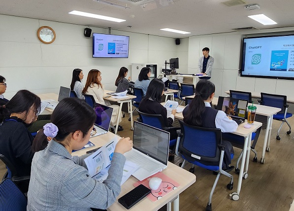 ▲드림 노트북 활용 '학교로 찾아가는 연수'ⓒ제주도교육청