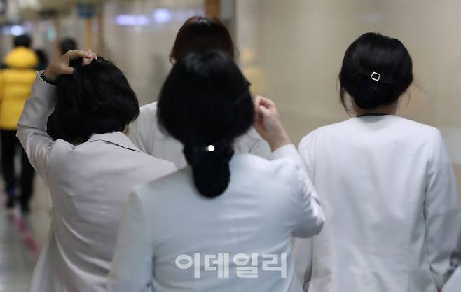 서울의 한 대학병원에서 의료진이 이동하고 있다. (사진= 방인권 기자)