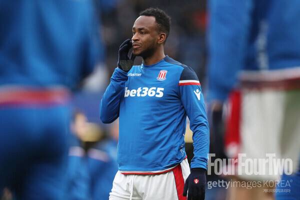 사진=게티이미지.&nbsp;사이도&nbsp;베라히노가&nbsp;팬들과&nbsp;소통&nbsp;중&nbsp;자신의&nbsp;친정팀 스토크 시티를&nbsp;비난했다.