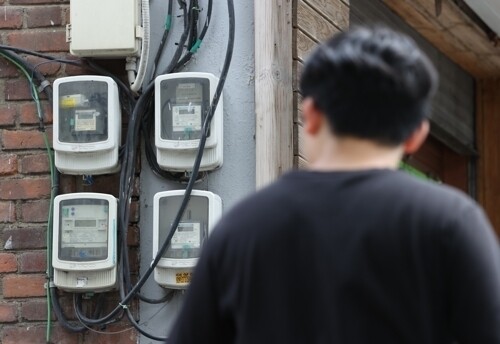 올여름 무더위로 전력 사용 급증이 예상되는 가운데 서울 시내 한 주택 외벽에 전력량계가 부착돼 있다. 연합뉴스