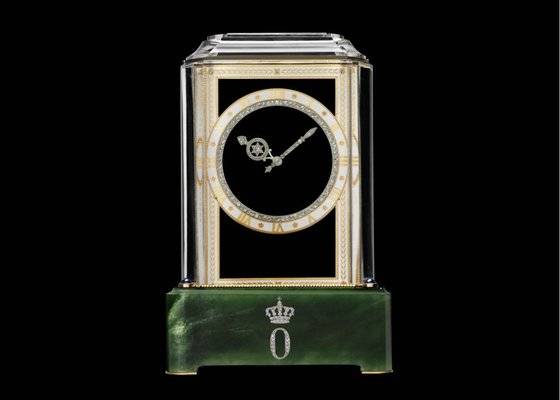 마치 공중에 떠 있는 듯한 시곗바늘이 신비롭다. 1918년 까르띠에 파리에서 제작한 모델 A 미스터리 클락.사진 까르띠에