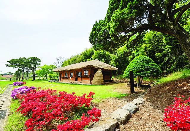 소설가 심훈 선생이 ‘상록수’를 집필한 필경사.