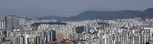 남산에서 바라본 아파트 단지 전경. [사진 출처 = 연합뉴스]