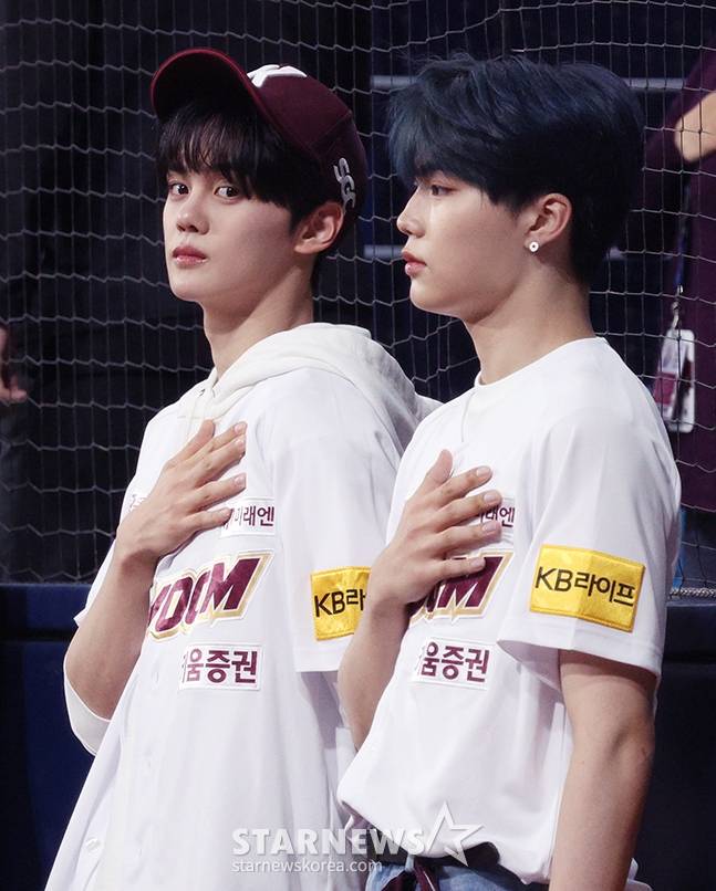[포토] 김규빈-박건욱 '제로베이스원 대표로 왔어요'