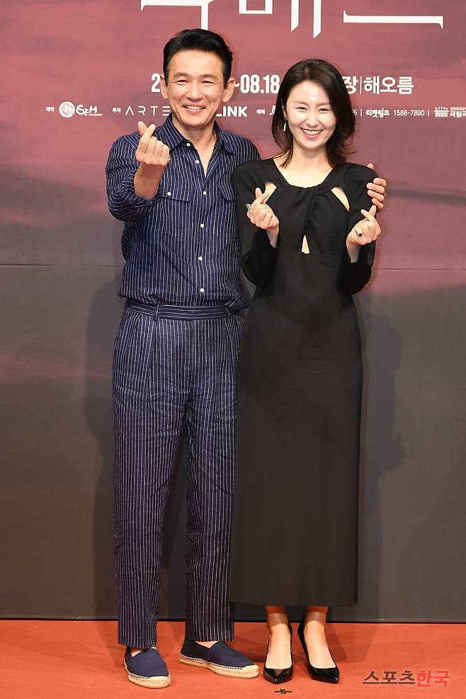 연극 '맥베스' 제작발표회에 참석한 배우 황정민, 김소진. ⓒ이혜영 기자 lhy@hankooki.com
