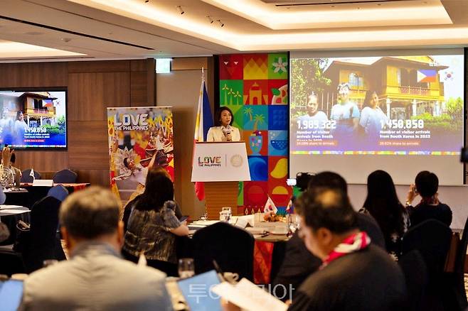 크리스티나 가르시아 프라스코 필리핀 관광부 장관 미디이 브리핑에서 필리핀 관광 계획을 발표했다.