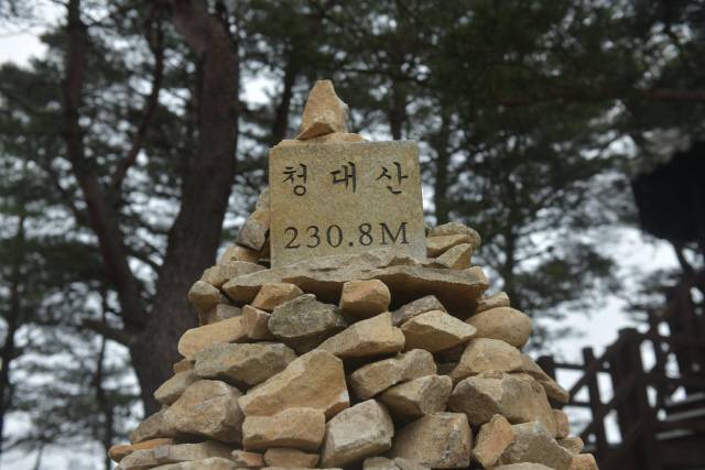 ▲ 청대산 정상 돌탑
