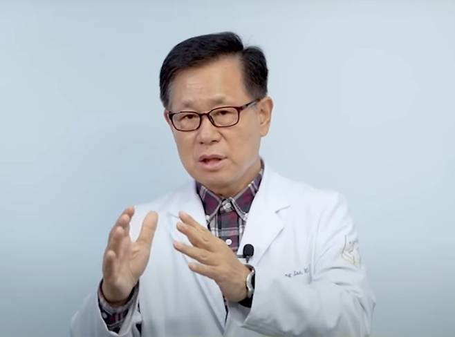 이왕재 서울대 명예교수. 출처:바노바기웰니스클리닉 유튜브
