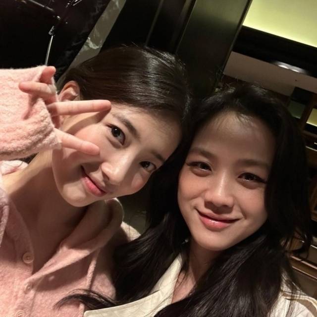 수지, 탕웨이/소셜미디어