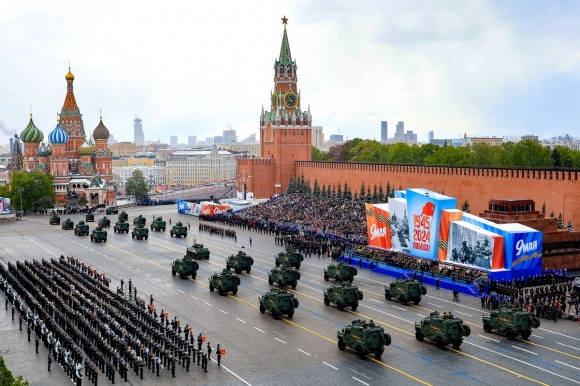 지닌 9일 모스크바 붉은광장에서 열린 전승절 79주년을 기념하는 열병식 모습.  TASS 연합뉴스