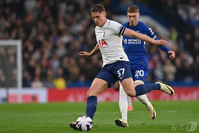 토트넘 수비수 판더펜. ⓒ AFP=뉴스1