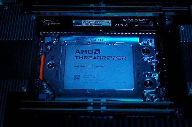 AMD 라이젠 스레드리퍼 7980X 프로세서. / 출처=IT동아