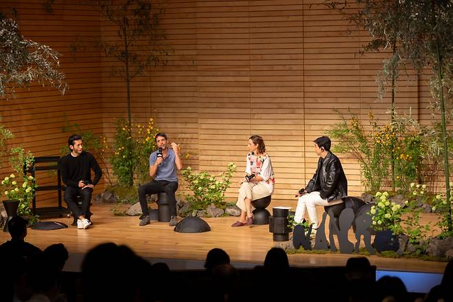 Peruvian restaurant Central's head chef and founder Virgilio Martinez (second from left) speaks during a panel discussion at a global symposium Nanro Insight held at Leeum Museum of Art on April 30. (Nanro Foundation)