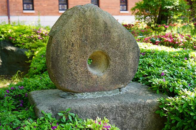A stone gallow used in the persecution of Catholics in the 17th and 18th centuries is displayed at Yeonpung Martyrdom Shrine. (Lee Si-jin/The Korea Herald)