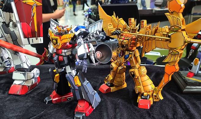 2023 서울팝콘 반도의 중년에 전시된 작품들