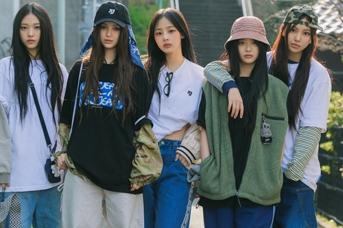 뉴진스(NewJeans)가 문화 예술계 거장들과 잇단 컬래버레이션으로 역대급 일본 데뷔 활동을 기대하게 만들었다. 사진=어도어