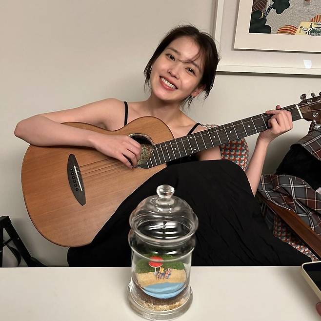 사진=아이유 SNS