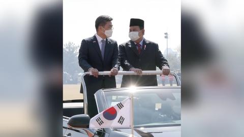 2021년 한국 방문 당시 서욱 국방장관과 프라보워 인도네시아 국방장관
