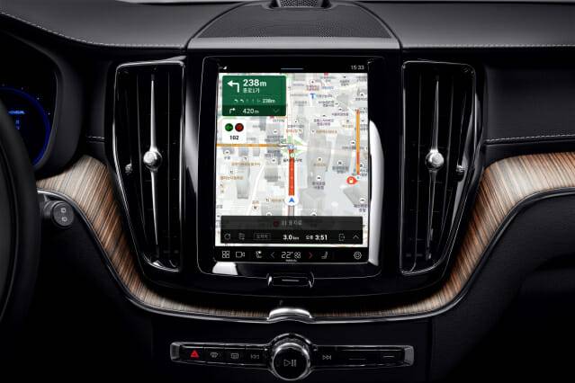 차세대 티맵 통합형 인포테인먼트 서비스 (실시간 신호등 정보) (사진=볼보자동차코리아)