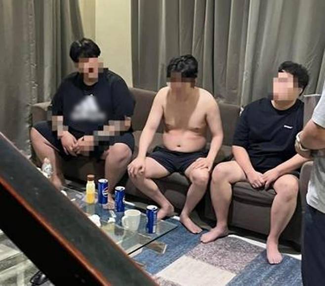 필리핀 세부서 검거된 남양주 아파트 7인조 특수강도 피의자 3명. /사진=경찰정 제공, 연합뉴스