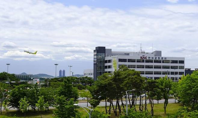 [서울=뉴시스] 사진은 김포와 제주, 김해 등 전국 14개 공항을 운영하는 한국공항공사 전경 모습. 2025.05.12. (사진=한국공항공사 제공) photo@newsis.com *재판매 및 DB 금지